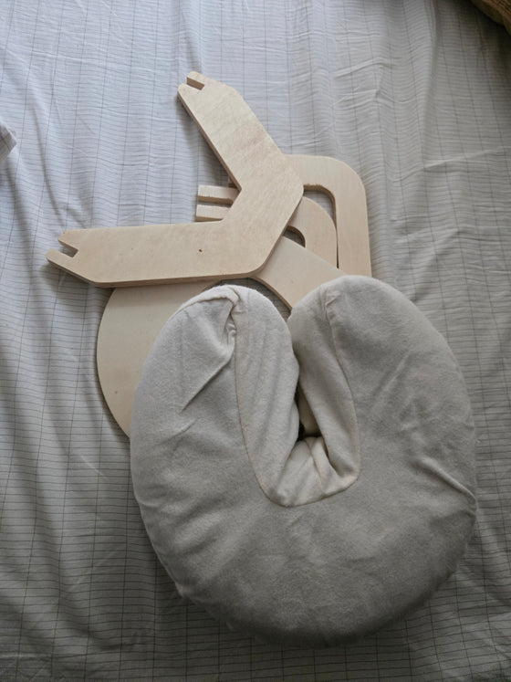 As expected, the headrest is practical and nicely finished.