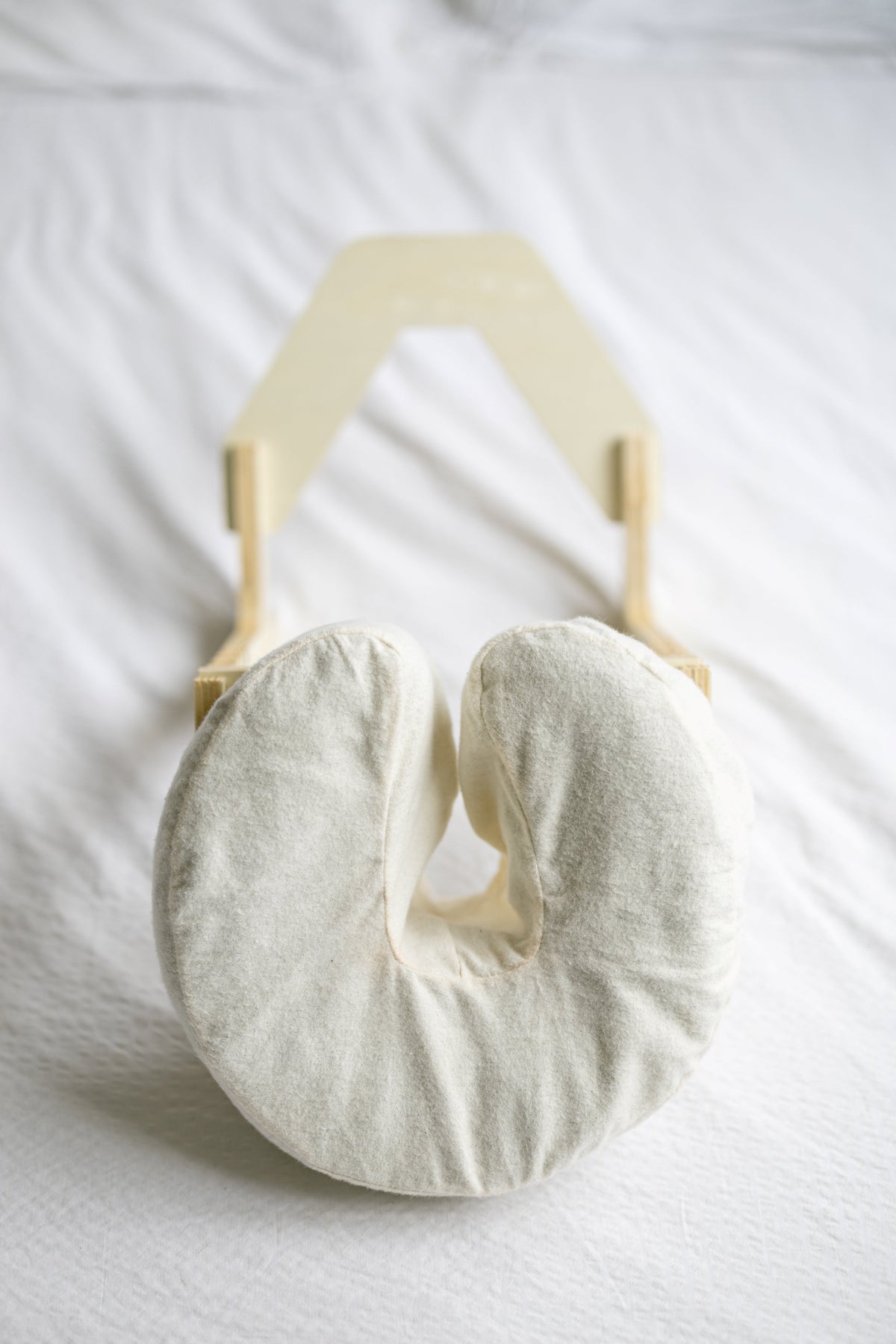 Top view of the horseshoe-shaped head cushion on the wooden frame